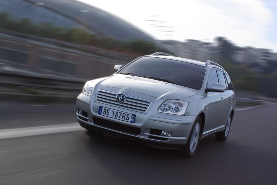  Toyota Avensis Wagon 2003 года  (фото 46 из 76)
